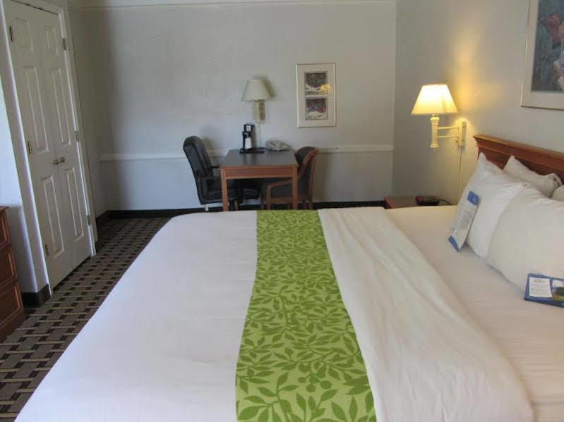 Red Roof Inn Houston North - Fm1960 & I-45 Westfield Екстериор снимка